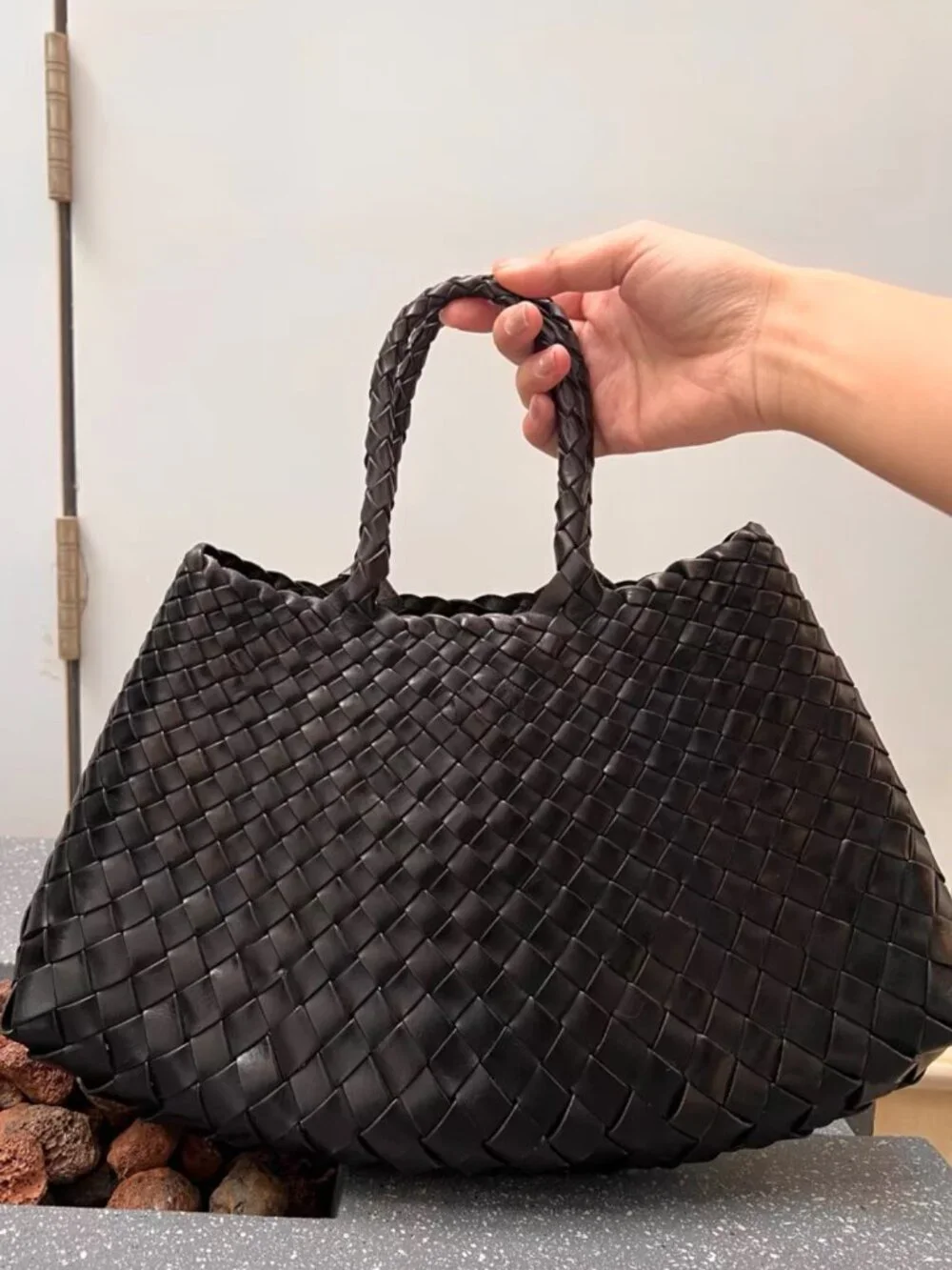 Dragon Diffusion Black Woven Bag - Picture 4 of 6